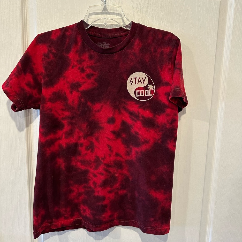 Men’s Happy Hour Stay Cool red Tie Dye T-shirt. Size Medium